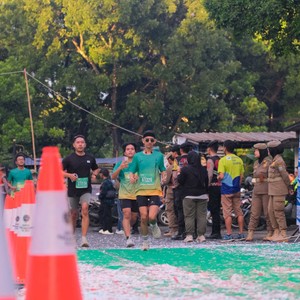 Race photo from BAUR RUN 2025