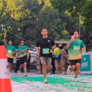 Race photo from BAUR RUN 2025