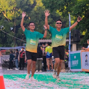 Race photo from BAUR RUN 2025