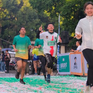 Race photo from BAUR RUN 2025