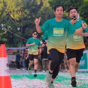Race photo from BAUR RUN 2025