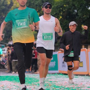 Race photo from BAUR RUN 2025