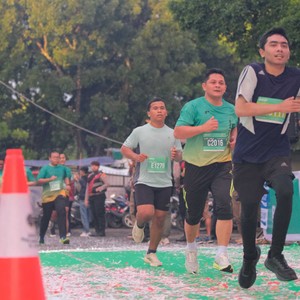 Race photo from BAUR RUN 2025