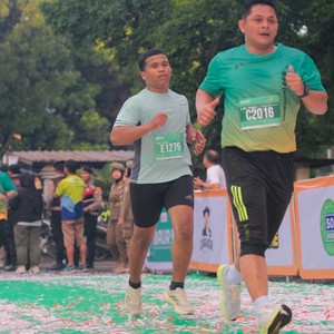Race photo from BAUR RUN 2025