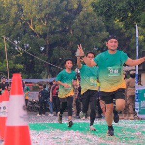 Race photo from BAUR RUN 2025