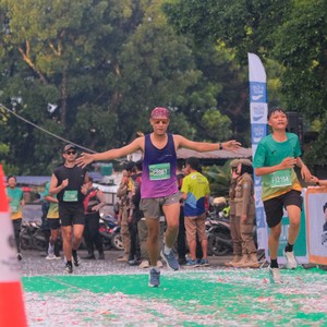Race photo from BAUR RUN 2025