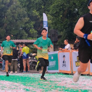 Race photo from BAUR RUN 2025