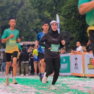 Race photo from BAUR RUN 2025