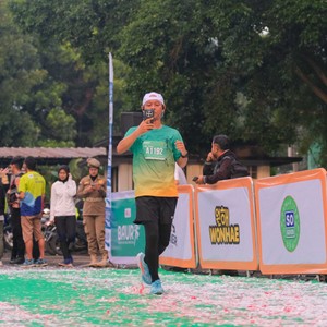 Race photo from BAUR RUN 2025
