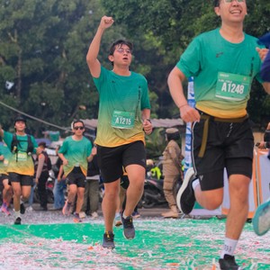 Race photo from BAUR RUN 2025