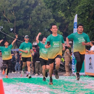 Race photo from BAUR RUN 2025