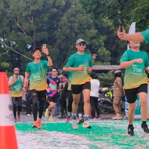 Race photo from BAUR RUN 2025