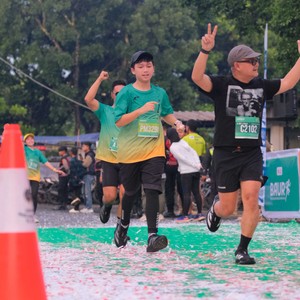 Race photo from BAUR RUN 2025