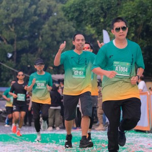 Race photo from BAUR RUN 2025