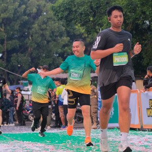 Race photo from BAUR RUN 2025