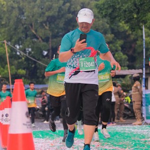 Race photo from BAUR RUN 2025