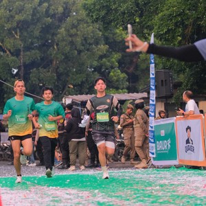 Race photo from BAUR RUN 2025