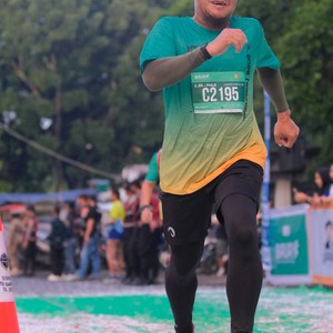 Race photo from BAUR RUN 2025