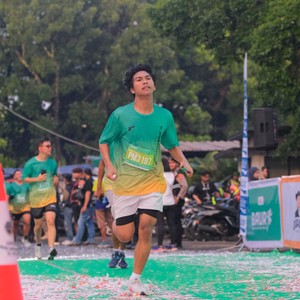 Race photo from BAUR RUN 2025