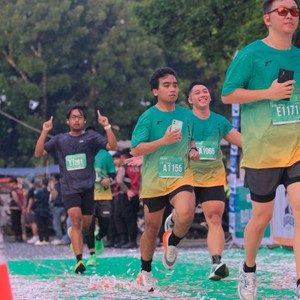 Race photo from BAUR RUN 2025