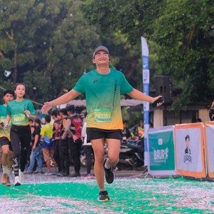 Race photo from BAUR RUN 2025