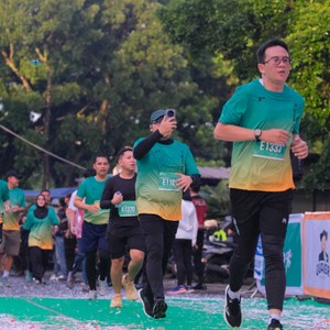 Race photo from BAUR RUN 2025