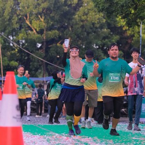 Race photo from BAUR RUN 2025
