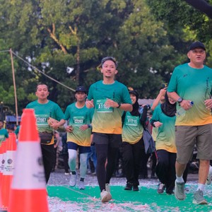 Race photo from BAUR RUN 2025