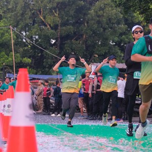 Race photo from BAUR RUN 2025