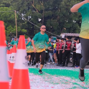 Race photo from BAUR RUN 2025