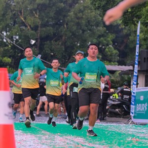 Race photo from BAUR RUN 2025