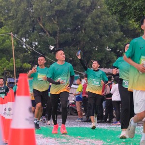 Race photo from BAUR RUN 2025