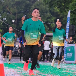 Race photo from BAUR RUN 2025