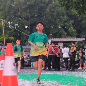 Race photo from BAUR RUN 2025