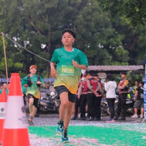 Race photo from BAUR RUN 2025