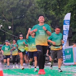 Race photo from BAUR RUN 2025