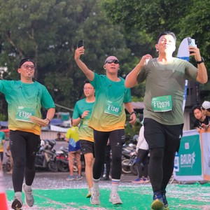 Race photo from BAUR RUN 2025