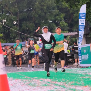 Race photo from BAUR RUN 2025