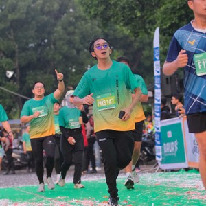 Race photo from BAUR RUN 2025
