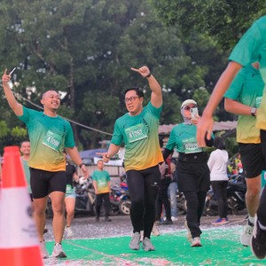 Race photo from BAUR RUN 2025