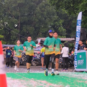 Race photo from BAUR RUN 2025
