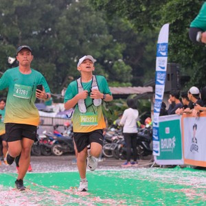 Race photo from BAUR RUN 2025