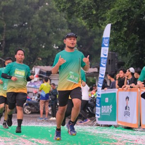 Race photo from BAUR RUN 2025