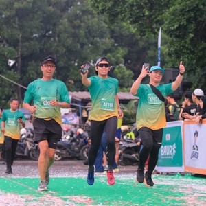 Race photo from BAUR RUN 2025