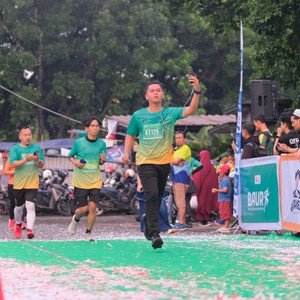 Race photo from BAUR RUN 2025