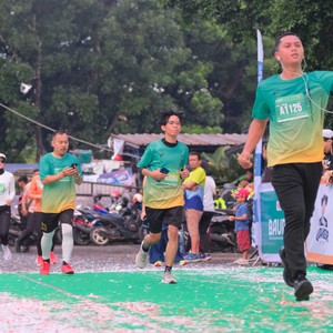 Race photo from BAUR RUN 2025