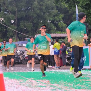 Race photo from BAUR RUN 2025