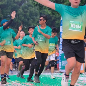 Race photo from BAUR RUN 2025