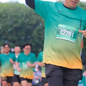 Race photo from BAUR RUN 2025
