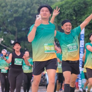 Race photo from BAUR RUN 2025